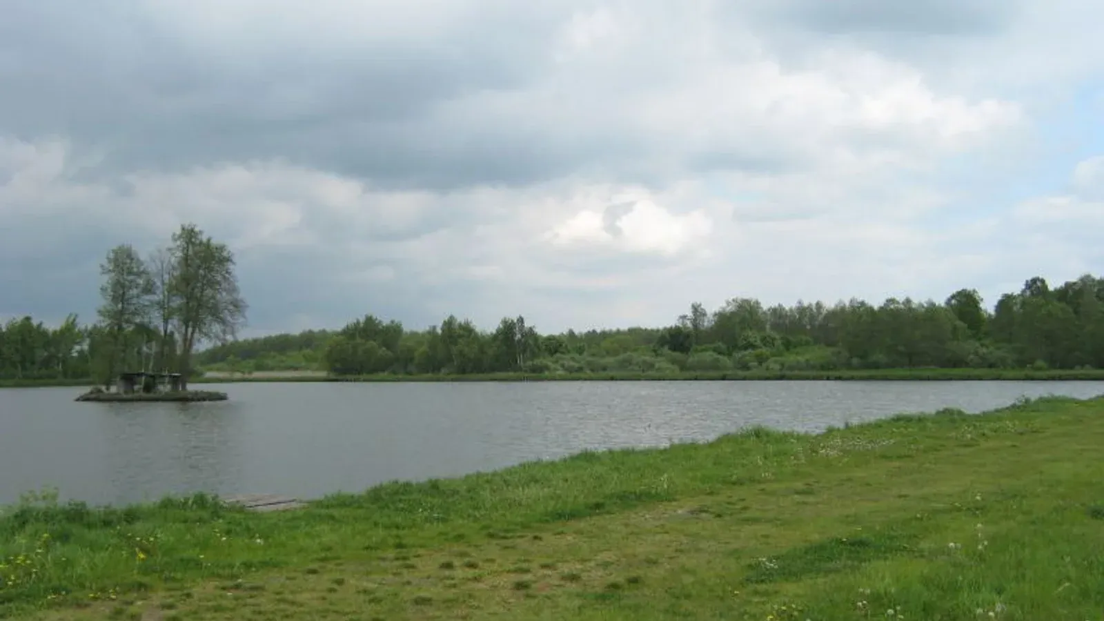 Łowisko Całowanie — łowisko komercyjne w Celestynów, woj. mazowieckie