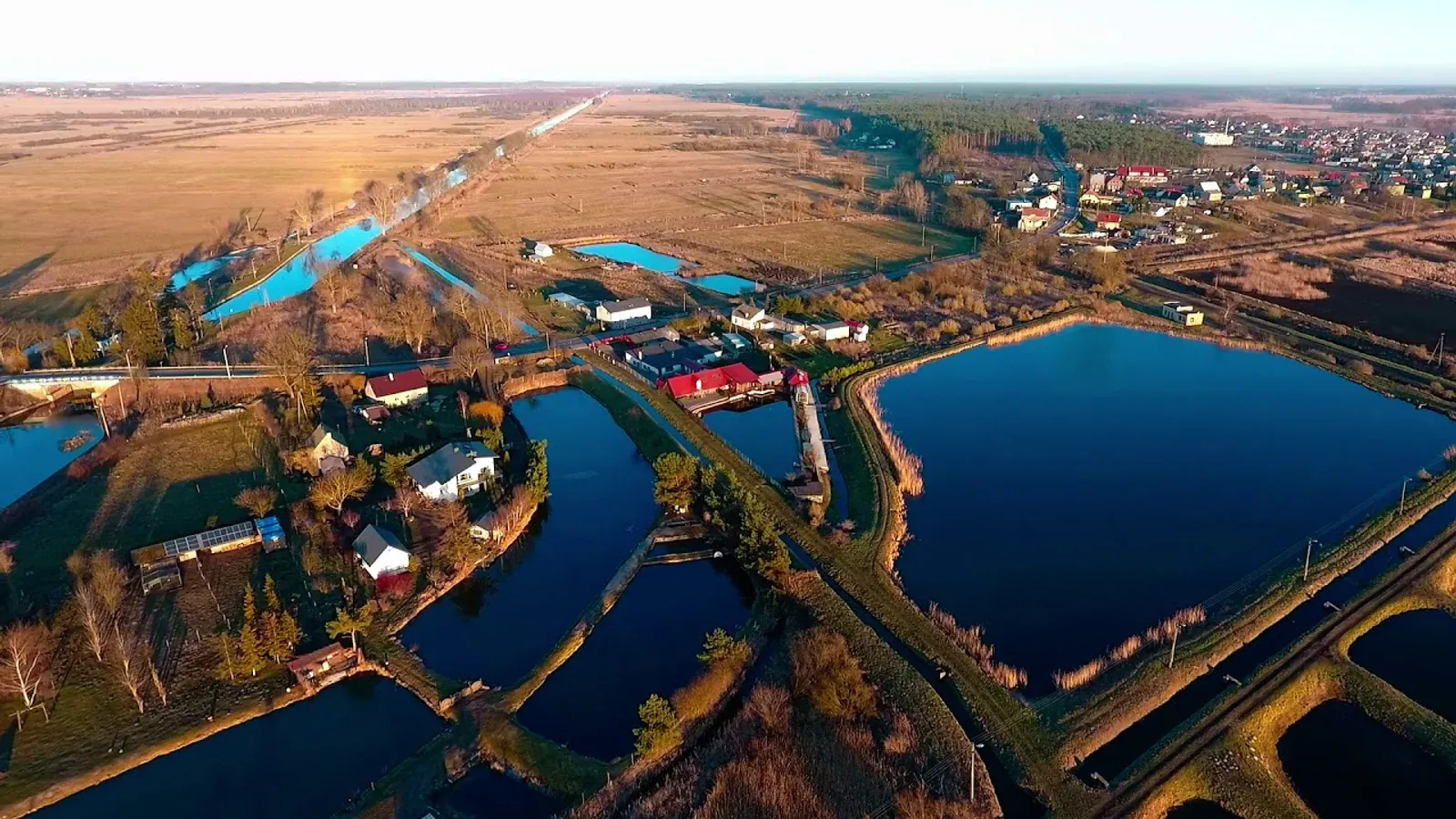 Łowisko Komercyjne Józefinka — łowisko komercyjne w Nakło nad Notecią, woj. kujawsko-pomorskie