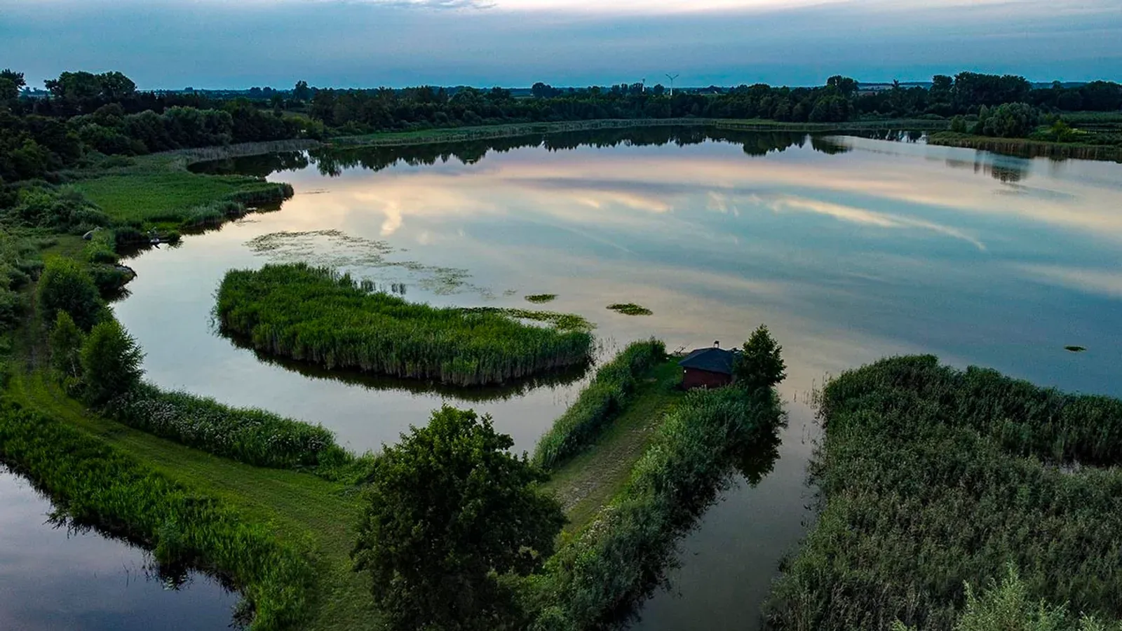 Łowisko Mostkowskie — łowisko komercyjne w Mąkolno, woj. wielkopolskie